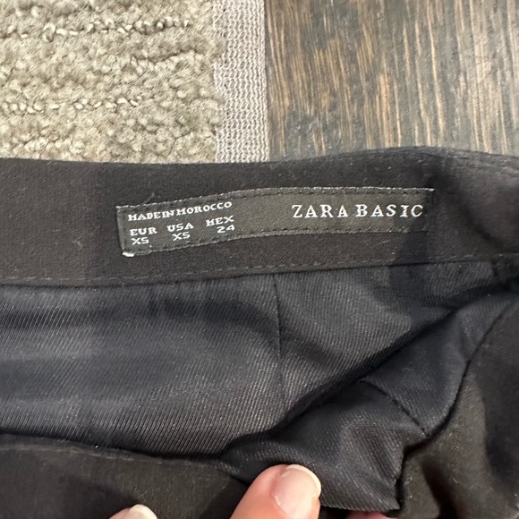 Zara basic black skirt - Picture 2 of 2